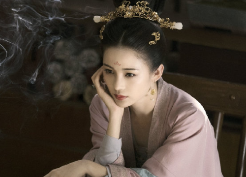 绝代双骄:赵樱子多厉害?胡一天是她"儿子",杨超越给她当配角