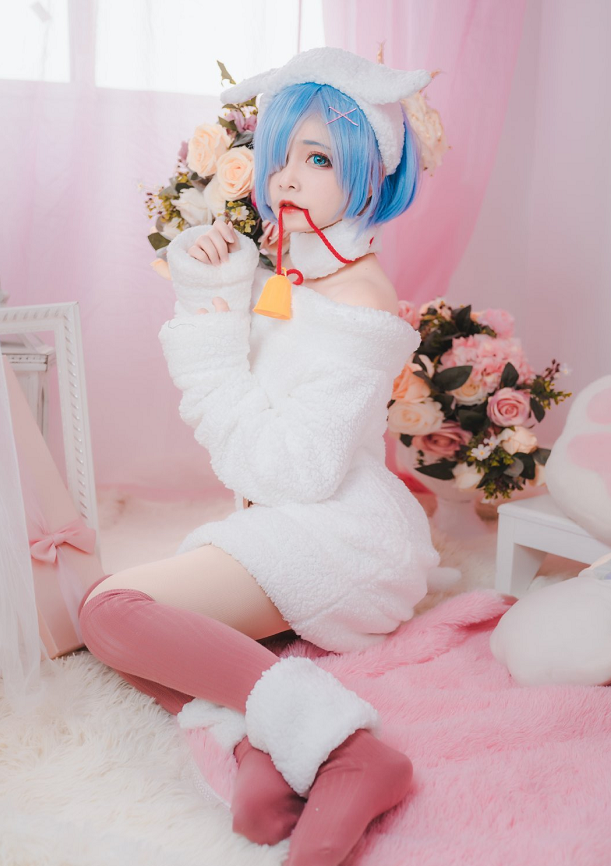 小姐姐COS雷姆,14岁就穿光腿神器还套