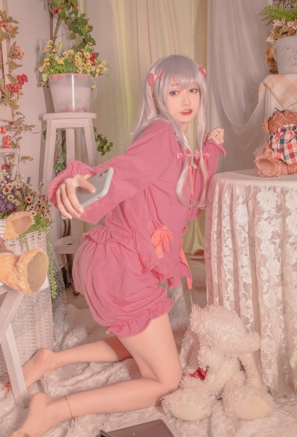 coser首次光脚出镜,看清她"女神脚趾"再看我的,彻底自闭了