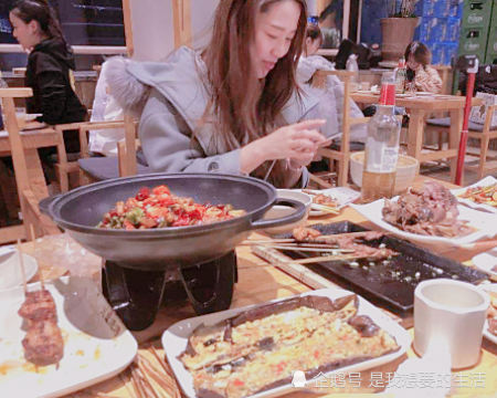 吃火锅"最倒胃口"的4种行为,你若是全中,八成会被女生看不起!