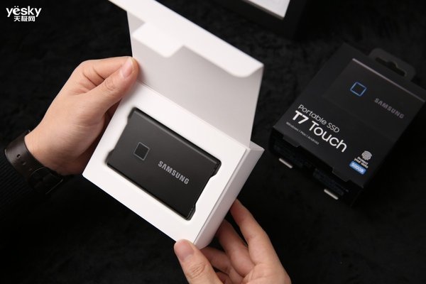 典雅大气触手可及三星移动固态硬盘t7touch开箱