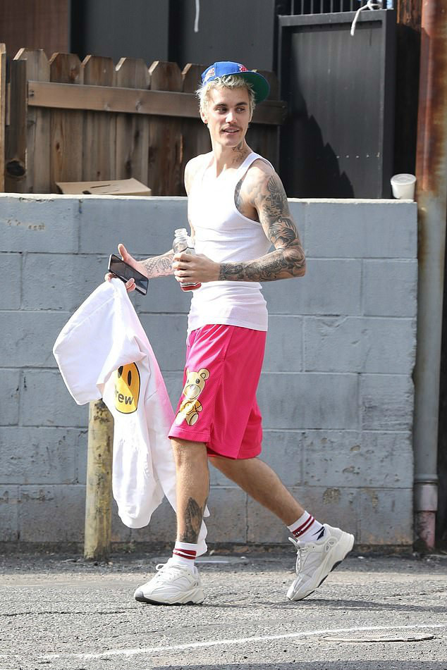 贾斯汀·比伯为治疗莱姆症入院输液:身体消瘦,一脸憔悴