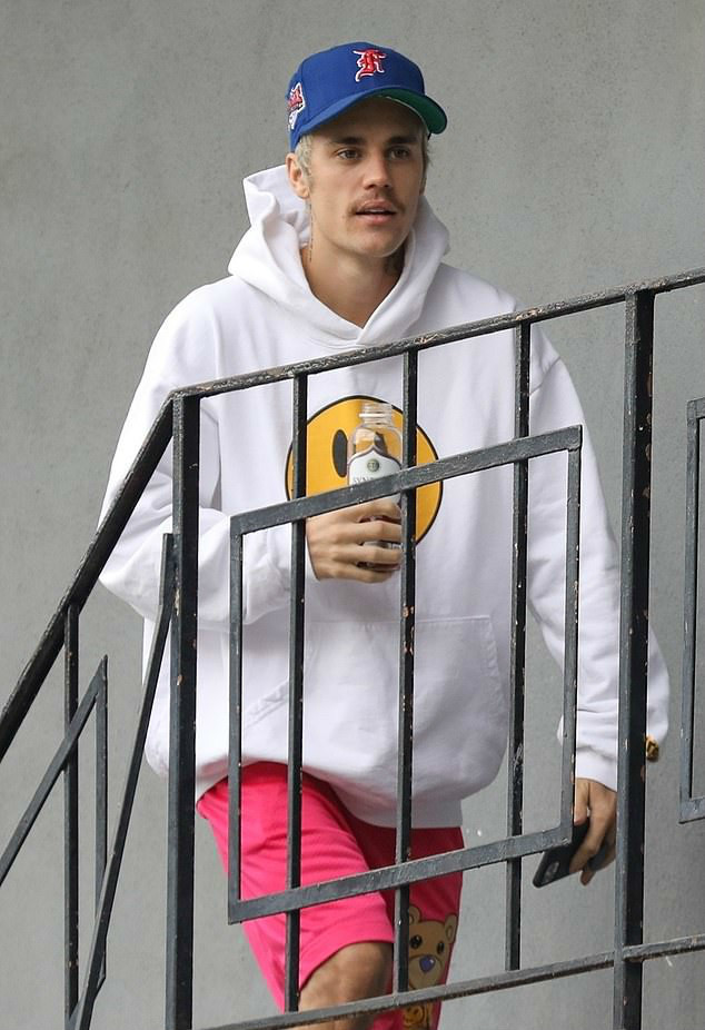 贾斯汀·比伯为治疗莱姆症入院输液:身体消瘦,一脸憔悴