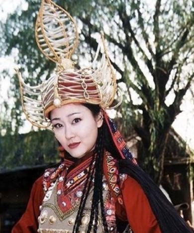 可哀的于佳卉:21岁登春晚,43岁烧炭自杀,曾遭首任老公多次背叛