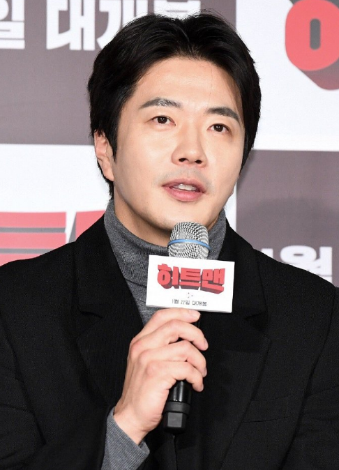 45岁劳模权相佑当年人气跟裴勇俊差不多曾经被成龙使唤煮泡面