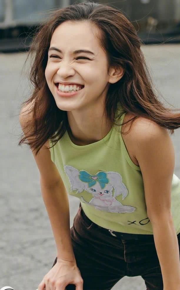 她是权志龙最高级的女友划船穿碎花裙却暴露村姑本质