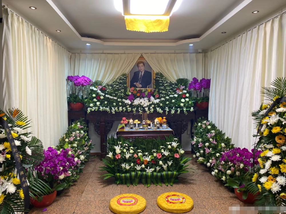 赵忠祥去世第二天,她微博10年未更新突然沦陷!网友:云孝子?