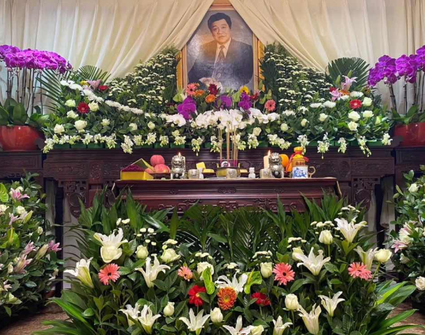 赵忠祥灵堂布置朴素儿子连发四条动态