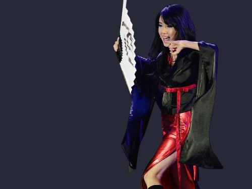 40岁李贞贤再现扇子舞造型,皮肤无皱纹和当年相差不大