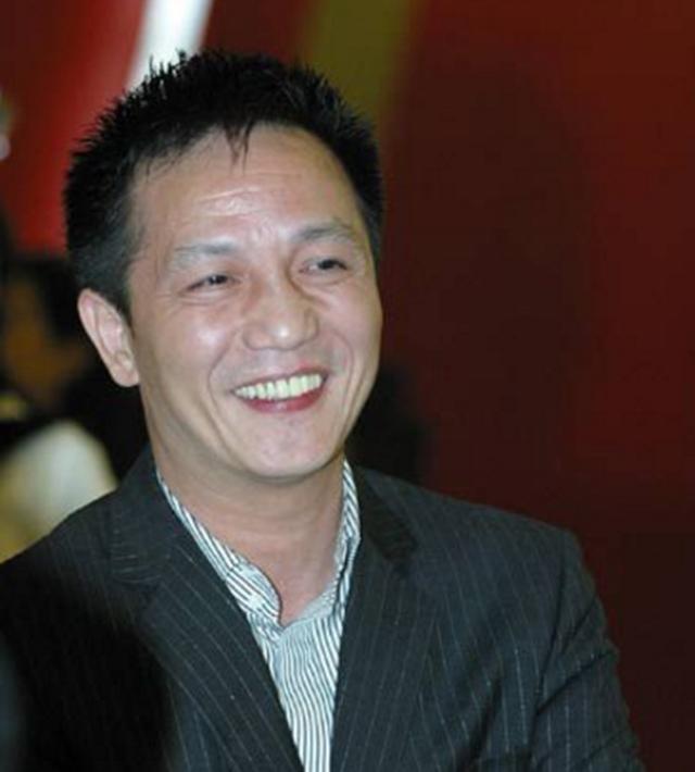 现在的"时尚魔都"上海在几十年前还是一个破旧的小渔村,而周正毅1961