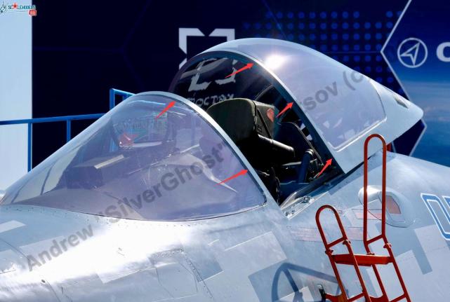 苏-57战斗机采用传统分离式风挡座舱盖设计,接缝处生产大量反射电磁波