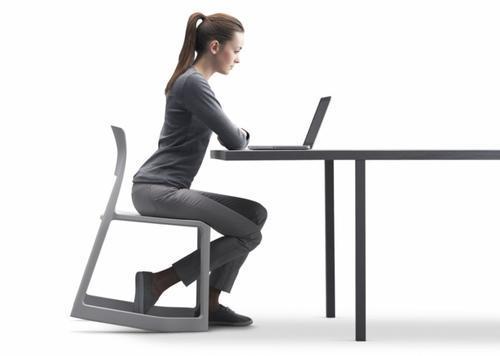 久坐腰疼怎么破?换成这种坐姿,腰疼立马消失