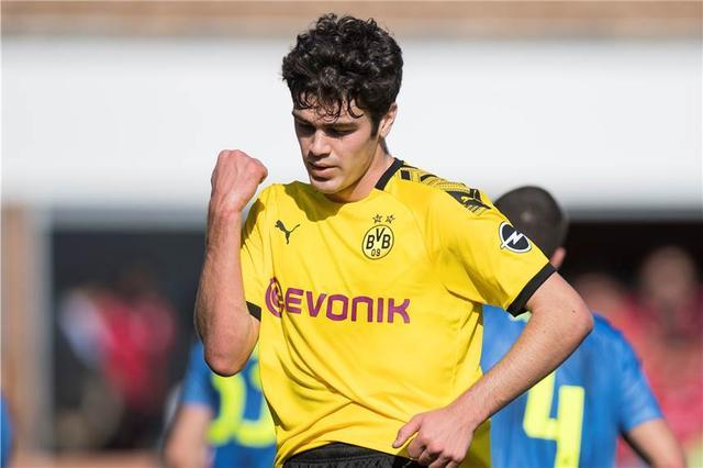 吉奥瓦尼-雷纳对德国足坛来说,雷纳这个姓氏并不陌生,克劳迪奥-雷纳曾