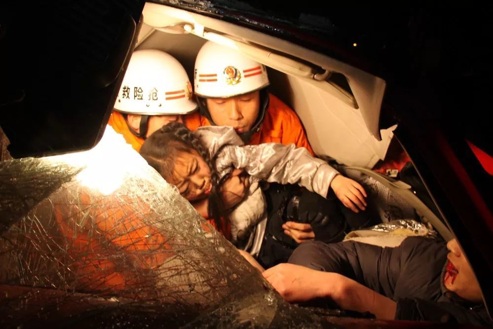 烈火英雄不问来处无畏归途