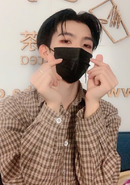 七鹤大人摘了口罩后不好看?素颜未p图照片流出,不愧是大众男神