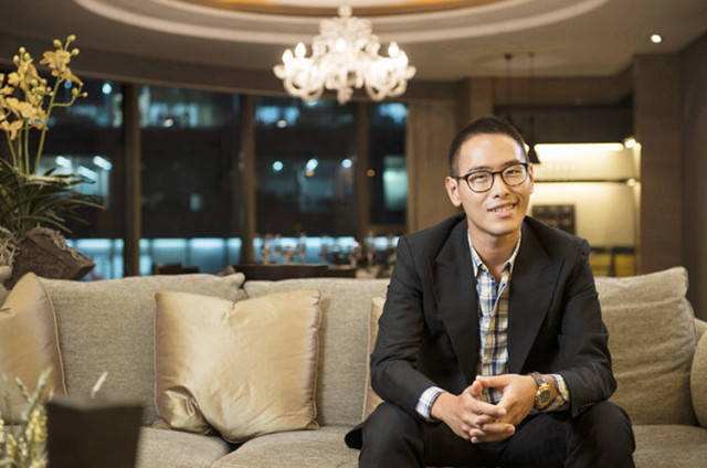 并且从父亲手中接过了拥有850套房子的汤臣一品