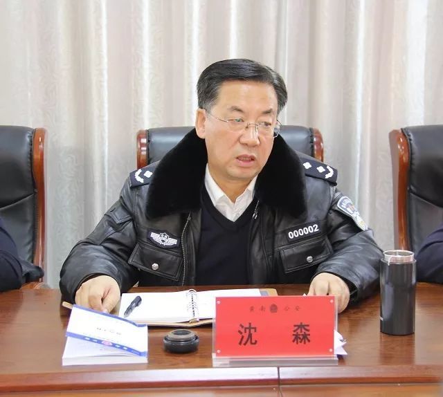 近日,省公安厅常务副厅长沈森一行在州局领导的陪同下,深入我州州局及