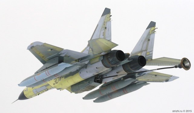 在米格-29k上测试的paz-mk吊舱