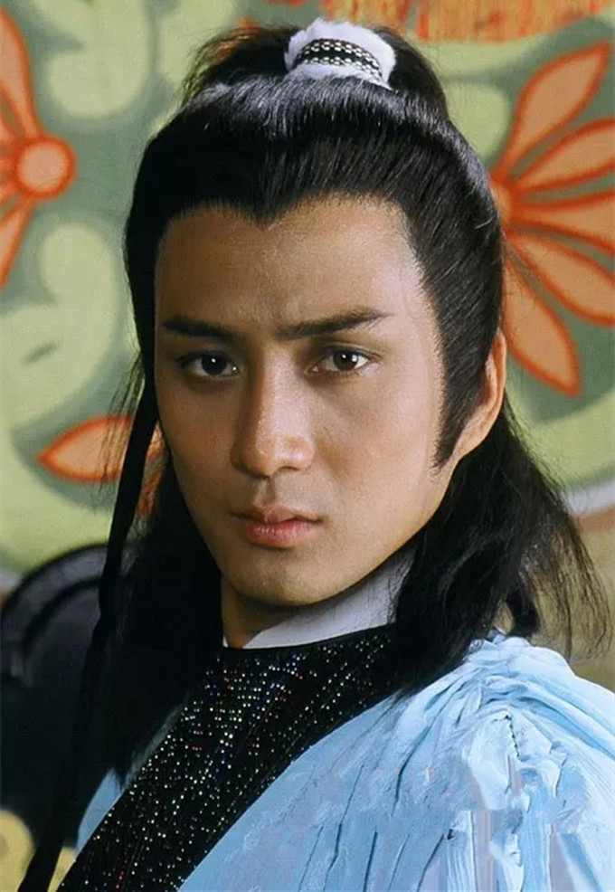 61岁汤镇业近照,跑商演养3个家庭6个孩子,一年花费500万抚养费