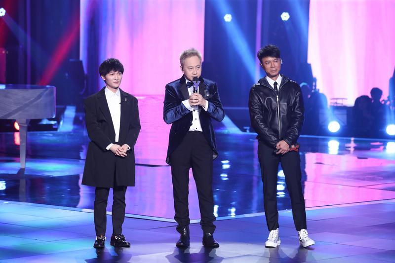 两人还特意邀请到这首歌的原曲编曲——华语乐坛顶级制作人,张学佣噜