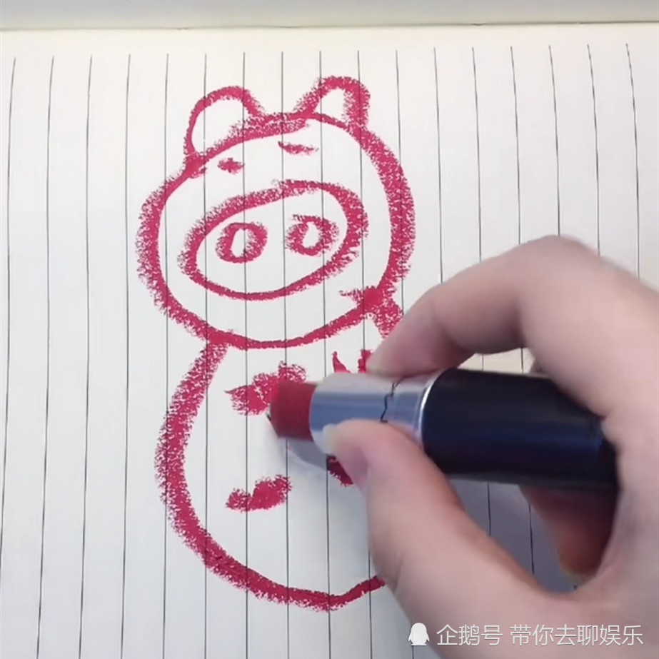 美术生用"口红"画画,开始:看着有点浪费啊,成品:这是童年回忆!