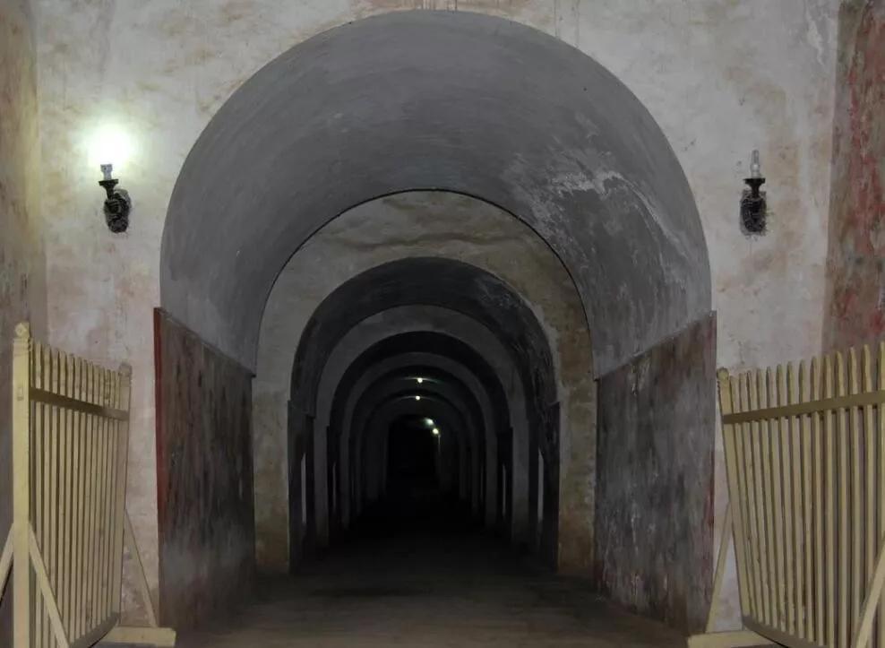 薛绍墓中的天井是用来做什么的,为什么唐代有这么多天井墓