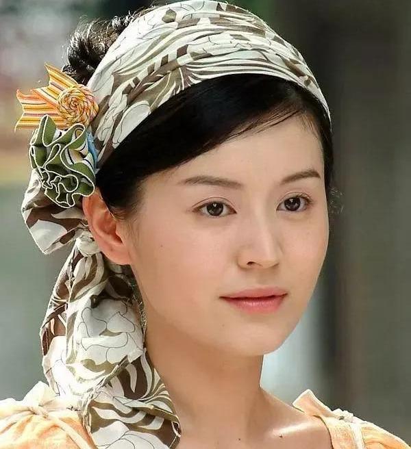 不但博客上不再更新,就连一些电视剧,活动,广告上都逐渐没有了柏雪的