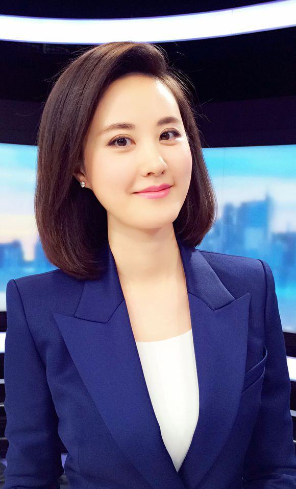 重庆"最美"高考状元,放弃清北上了一所211,如今是央视主持人