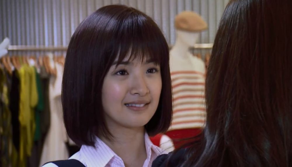 程又青先是做了一个梦,用帆布鞋和高跟鞋来比喻青春和初老这两个不同