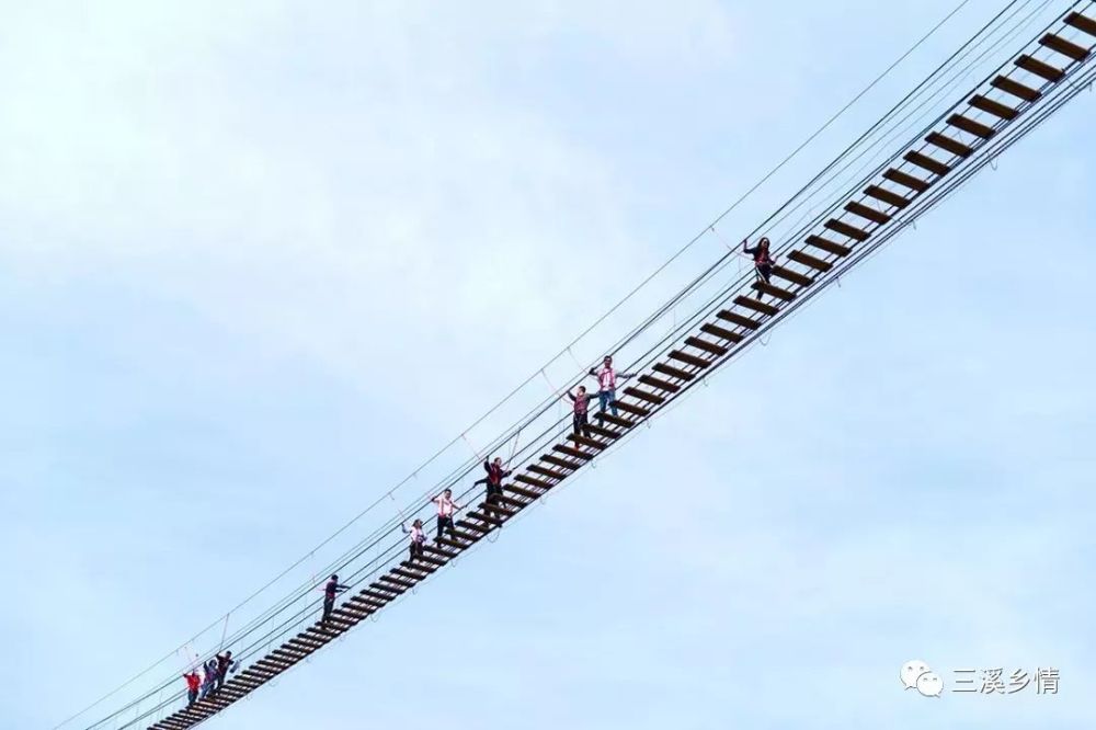 就是高空索桥对,你没有看错!红色欢乐谷"上新"啦!