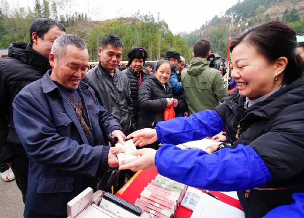 土豪桂林这个村分红分了430多万元数钱数到手软