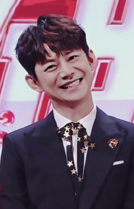 他是何炅唯一"仇人",同台录节目全程黑脸,称自己无法原谅