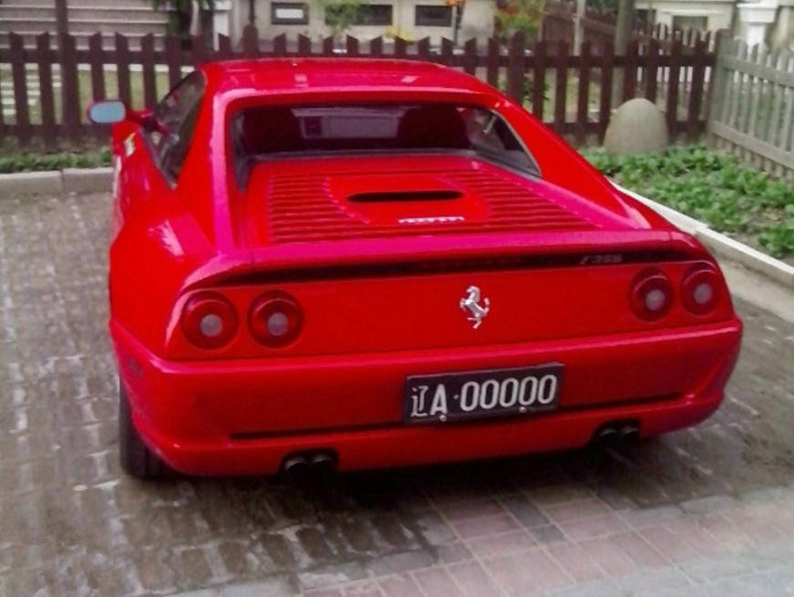 沈阳第一台黑牌跑车,25年前的罕见法拉利,车主选了块00000车牌