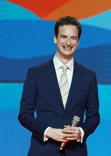 大家对来自法国的朱力安可能并不陌生,这个帅气的"歪果仁" 是相声界不