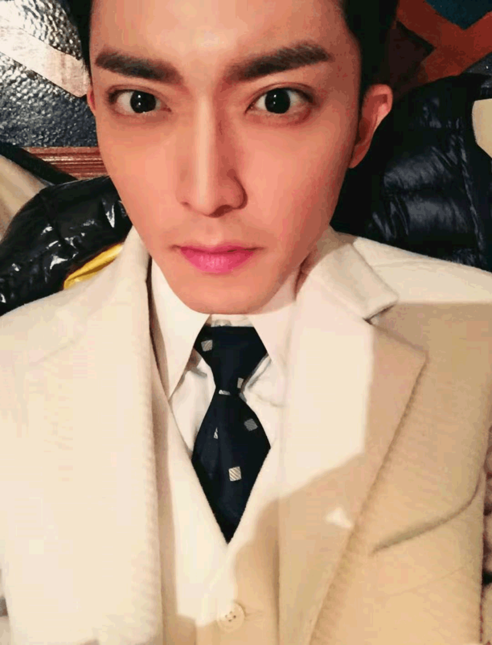 这部剧当年是收视冠军,剧中白梅瑛和刘枫的爱情也是非常感人.