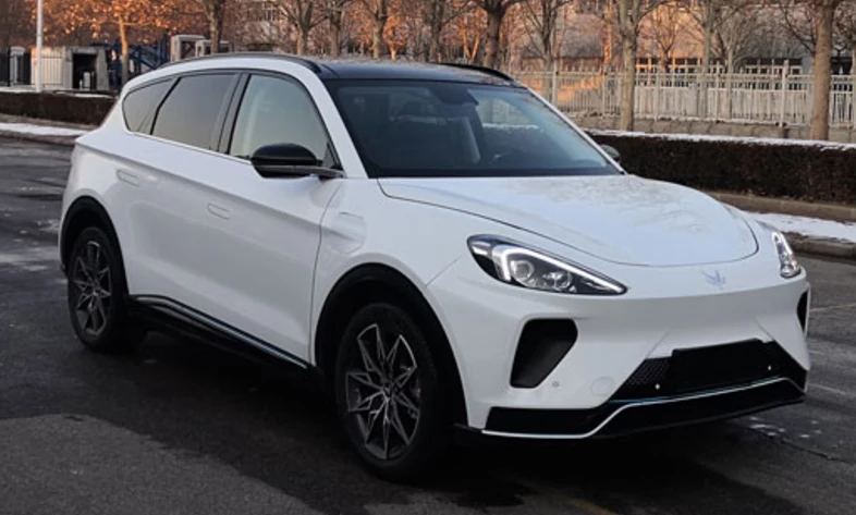 北汽放大招全新极狐suv颜值在线436马力带四驱