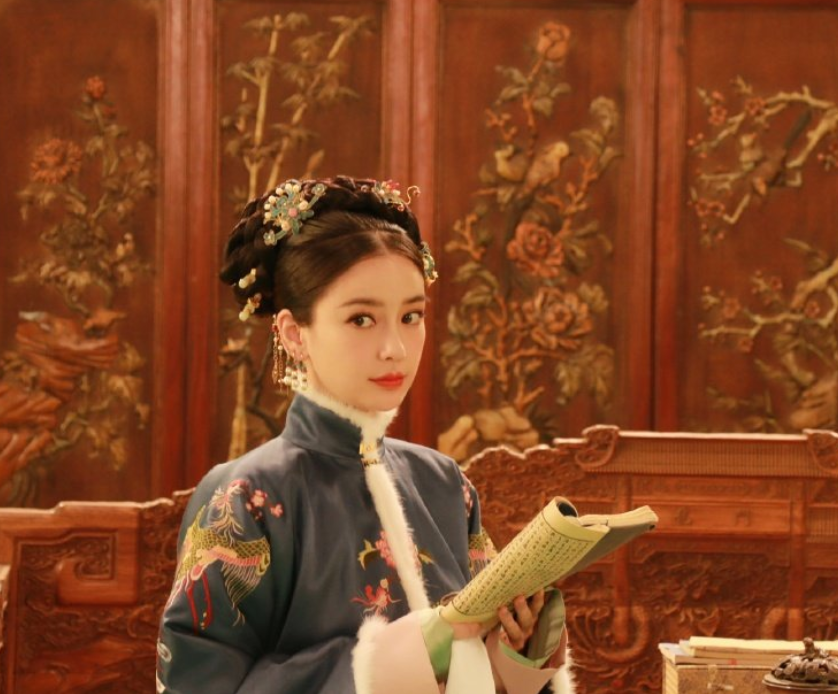 原以为杨颖穿礼服最美,直到看到她穿"清宫装",这气质谁顶得住!