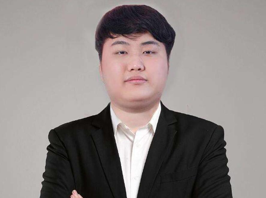 这位选手大家还不陌生,他就是山泥若,他是老we的成员,去年还来参加第