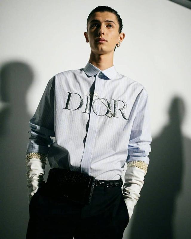 20岁丹麦尼古拉王子走秀衬衫造型似贵公子