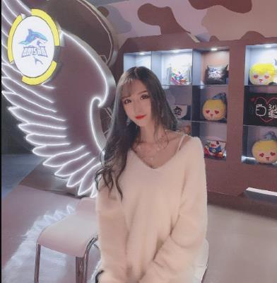 腐团儿cos娜美,为求高度还原,身穿"牛奶裙"成最大亮点!