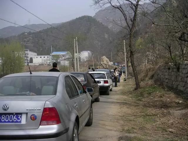 (长途回家的记得带够吃的) 开车还没有走路快 不开车又冻死人 人生真