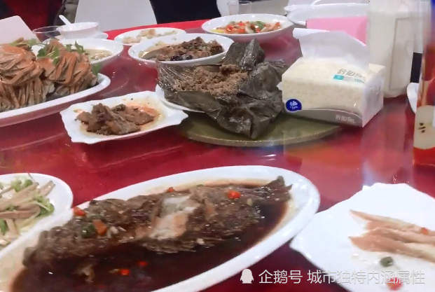 上海人年夜饭标配八冷盆八热炒老上海传统也融入年轻人喜爱的元素