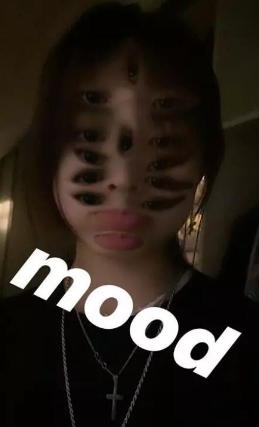 汪峰女儿青春期太叛逆?打扮成熟冷酷,还