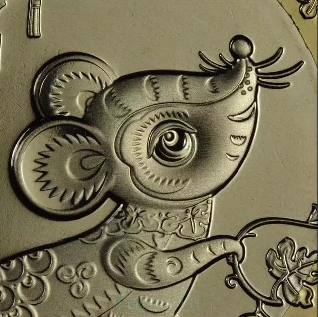 小老鼠浮雕灵动,狡黠,以卡通化呈现,又兼具古典的韵味花灯选取的是