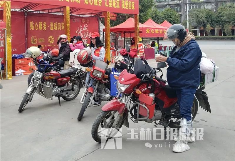 返乡摩托车大军陆续到达玉林今年的人数少了许多原因是