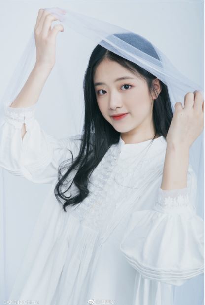 18岁长腿萝莉胡馨尹横空出世或许她就是青春有你2天选之人