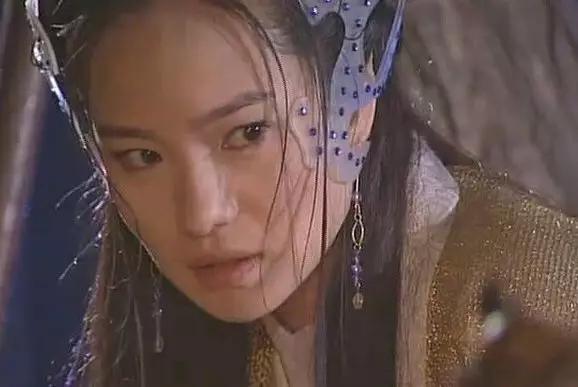 不过张瑞竹的演艺事业却普普通通,虽然因为出演了《绝代双骄》,《家有