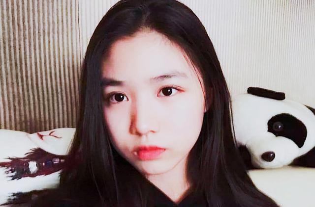 1月19日,汪曼熙小名为小苹果,她在自己的社交账号中又晒出了自己的