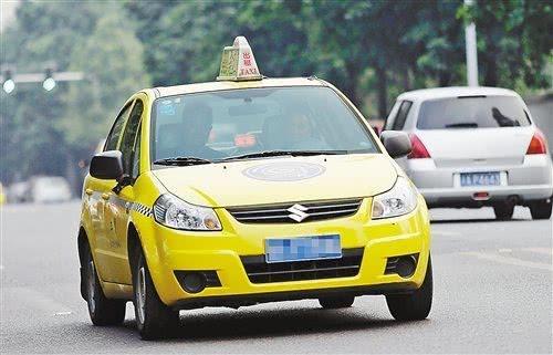 出租车司机生存现状份子钱不升反跌收入再次超过滴滴司机