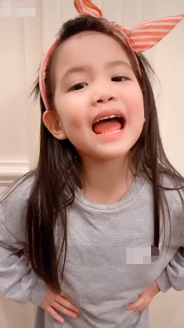 1月19日,杨烁的老婆王黎雯晒出了自己女儿的动态,3岁的杨雨曦有一双